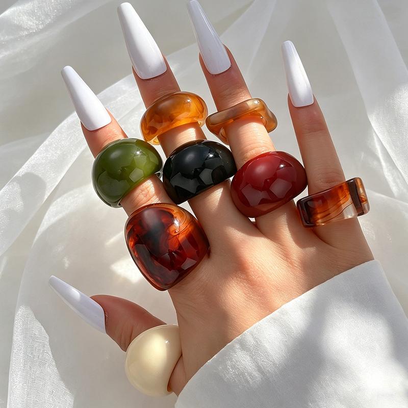 

17KM 8Pcs/Set Vintage Colorful Resin Rings Set for Women Creative Wide Face Joint Art Ring Personality Finger Jewelry Accessories