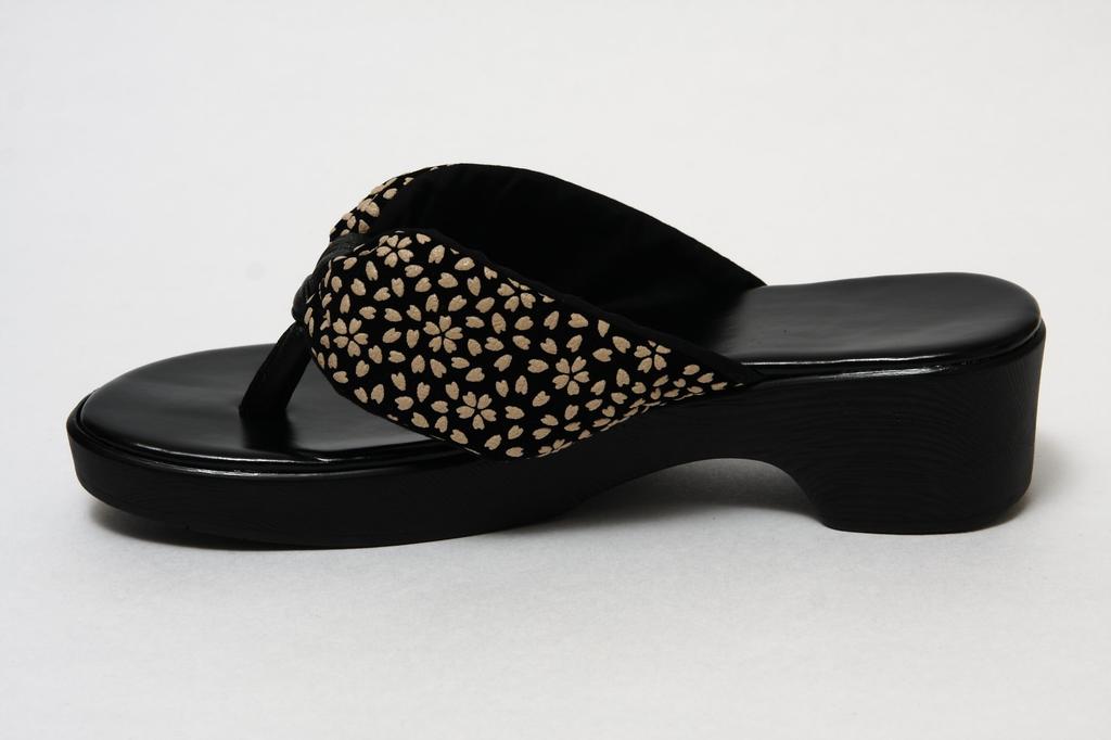 Blossom Pattern Japanese Made in Inden Perfect for Everyday Wear and Yukata [Hasegawa Co., Ltd.] "Cherry Sandals" Japan, Beige, Medium, Style,