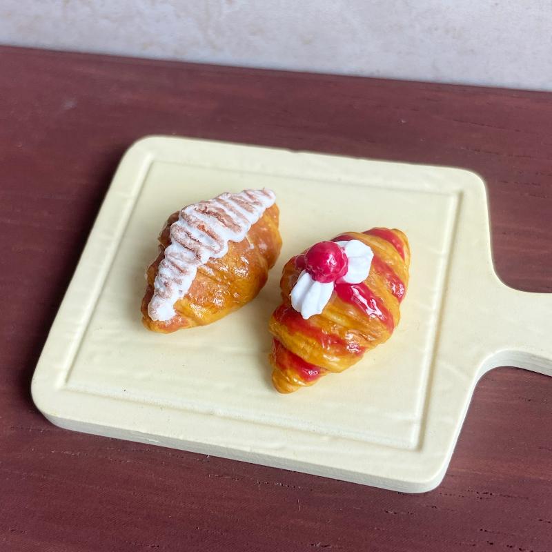 1Pcs Miniature Dollhouse Berry Ice Cream Thick Cut Toast Model Toy Fruit Bread Food Accessory For Dolls Diy Decoration Kids Gift