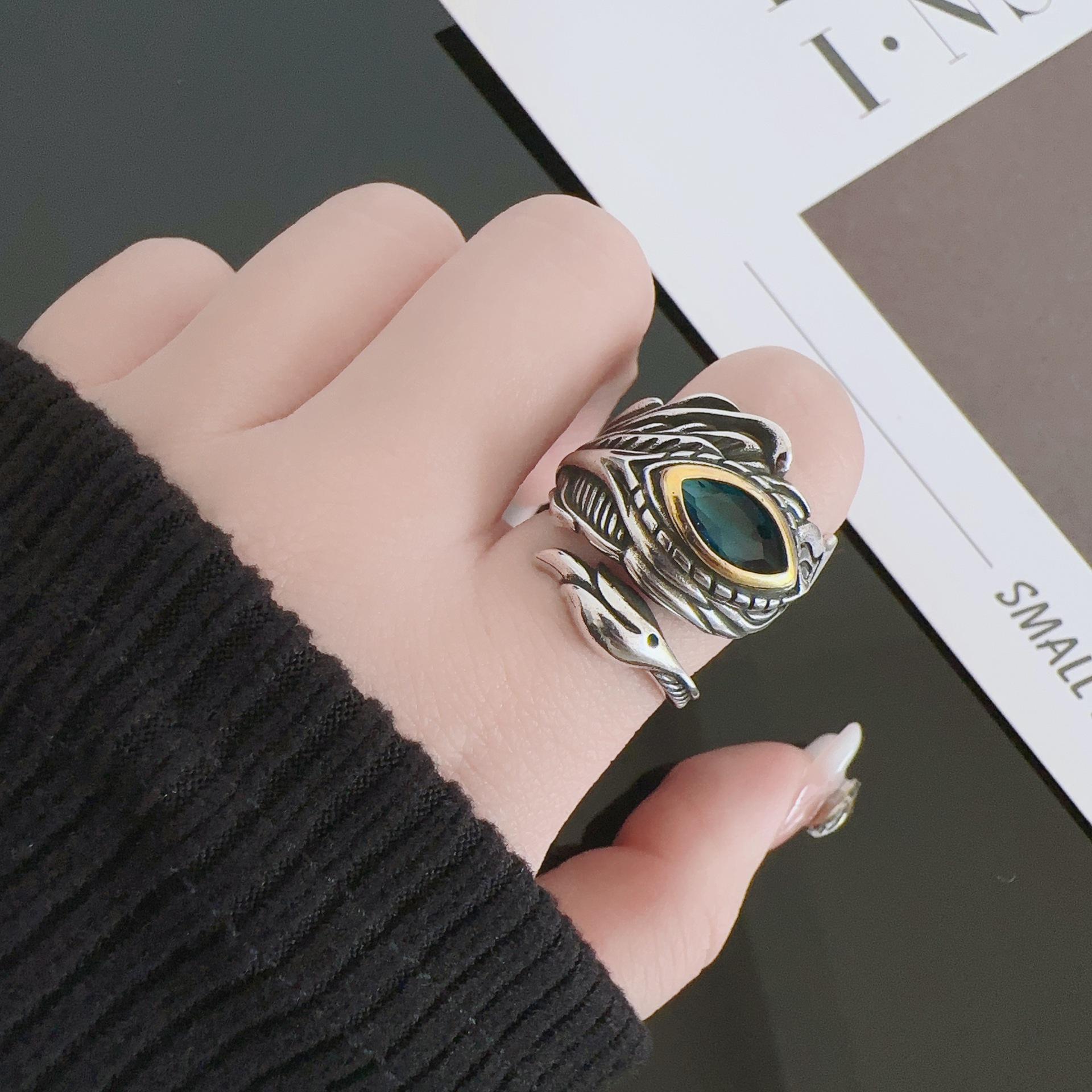 

Retro Wing Inlaid Blue Zircon Ring: Unisex High-End Open Design Adjustable Open Size