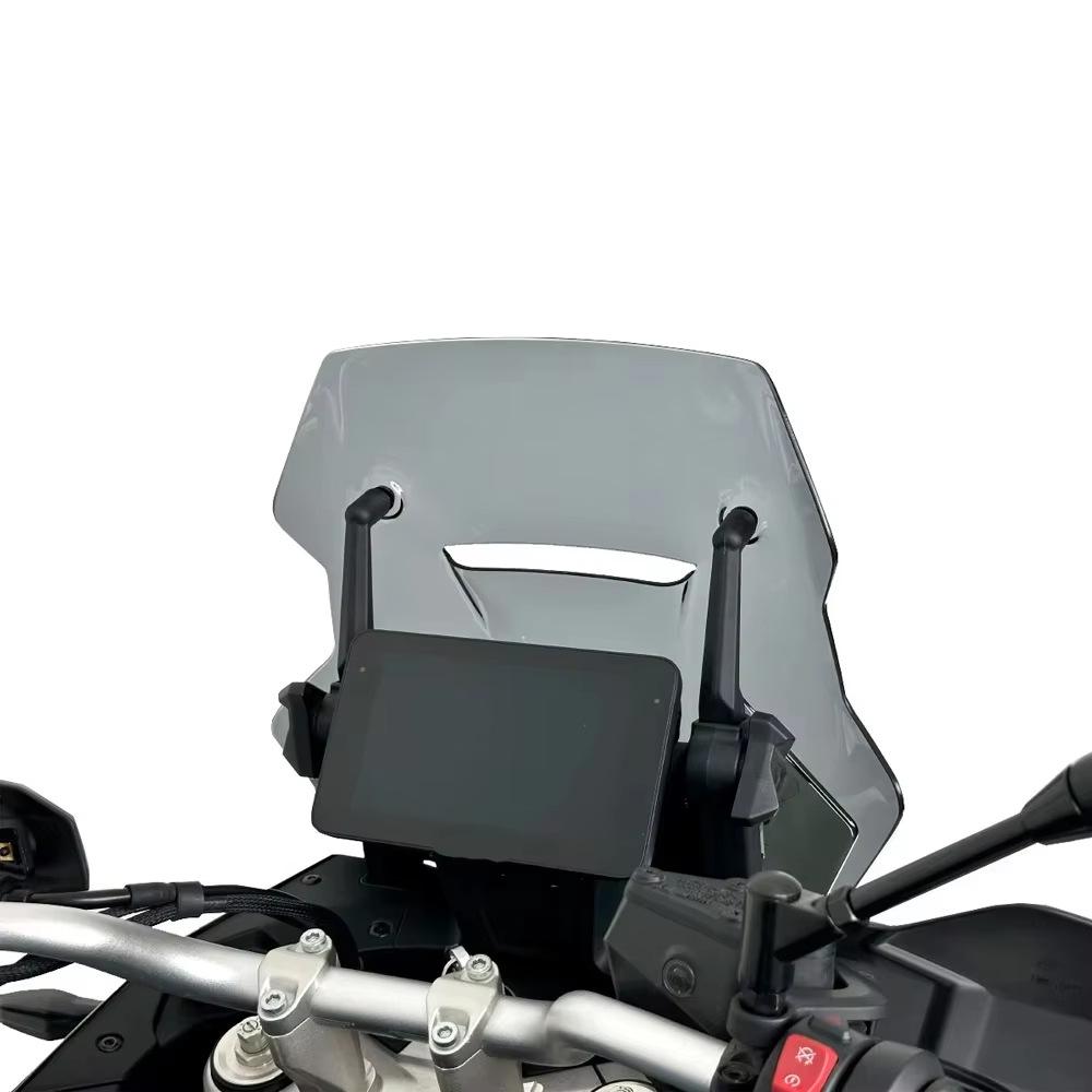 Modificator parbriz CFMOTO 800MT: Amplificator de Înălțime și Lățime cu Protecție Transparentă pentru Piept pentru Protecție împotriva Vântului și Ploii.