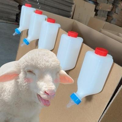 Lamb Milking Feeding 800Ml Capacity Bottle Hanging Goat Bottle Soft Nipple Drink Bottle for Sheep Goat Farm Animals Drinker