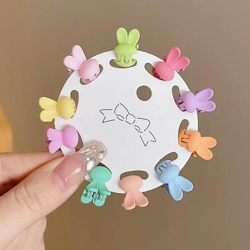 Adorable Kids Hair Accessory Set: Colorful Claw Clips, Non-Damaging Thumb Bands, and Baby Rubber Bands.