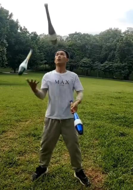 Professional Juggling Club Pin Circus Performance Toy for Kids and Adults Party Fun