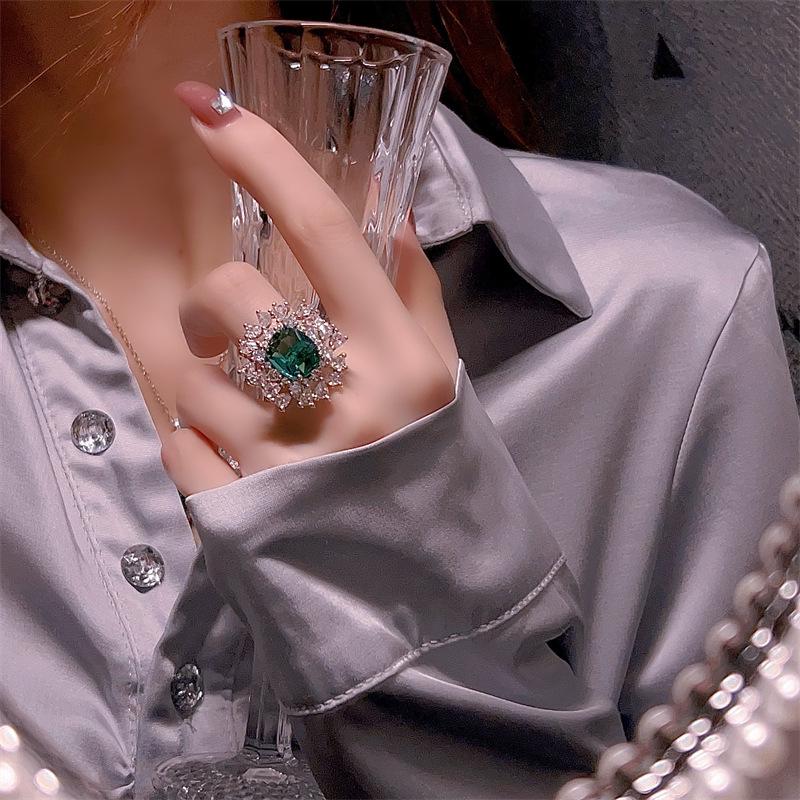 European Retro-Style Luxury Emerald Zircon Gemstone Set: Women s Ring, Earrings, Necklace for High-End Banquets