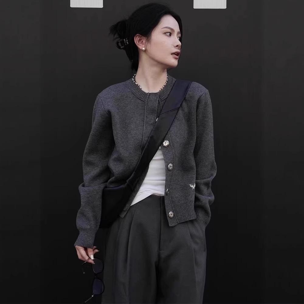 Women's Premium Gray Wool Cardigan: Short, Loose, Casual, Versatile Knitted Sweater, Perfect for Autumn and Winter.
