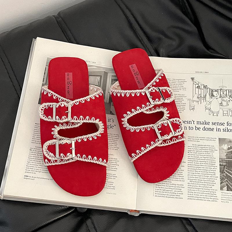 Fashion versatile simple casual comfortable sandals women 2025 new summer wear non-slip one-word beach shoes