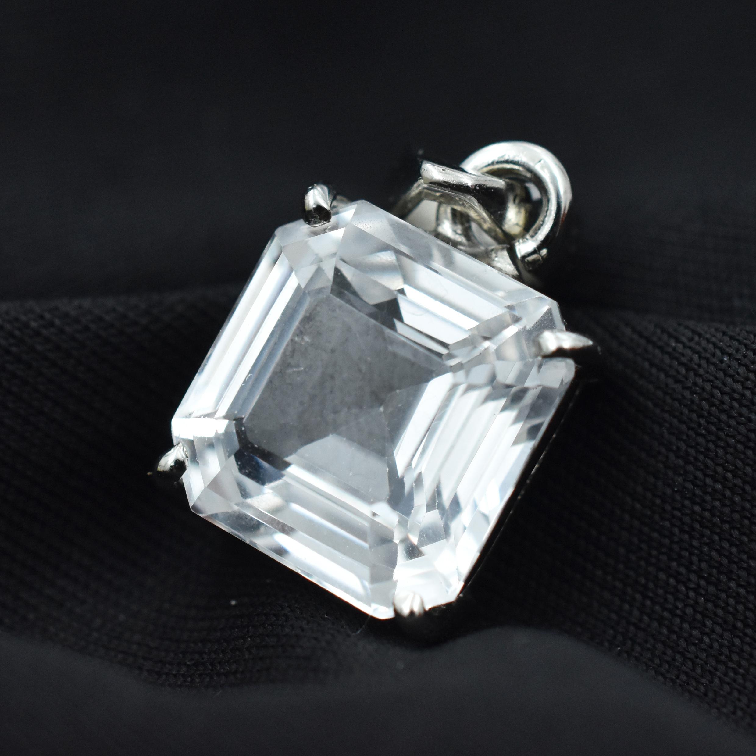 

Square 23Ct White Silver Pendant Cushion Cut Natural Sapphire Gemstone CERTIFIED AR-3639-Sa