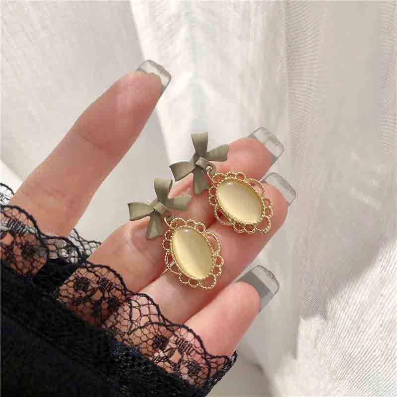 Spring/Summer Pearl Studs: High-End 925 Silver Cute Earrings for Women