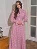 Zartes und lockeres Blumen-Satin-Design Schnürkleid