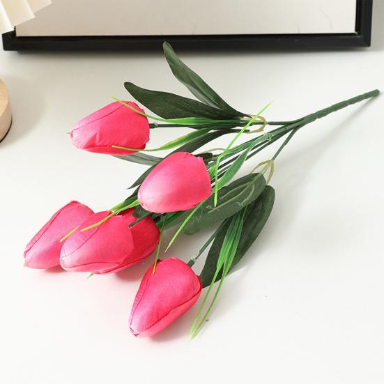 Krásná umělá květina nikdy nevybledne Více vrstev okvětních lístků vytváří vitalitu