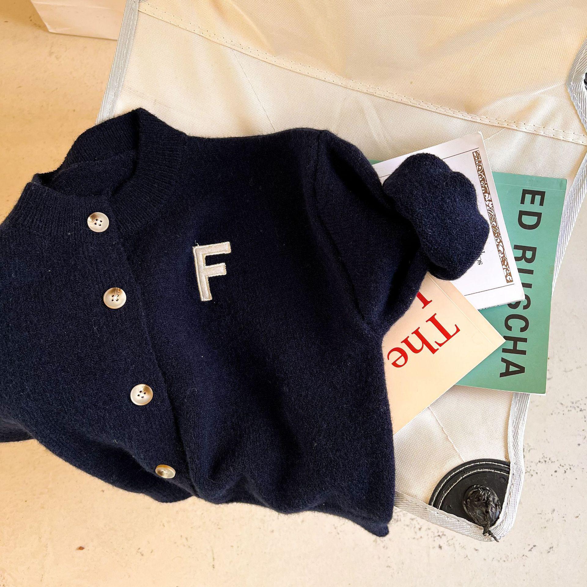 

Модний дитячий вовняний светр 2023 року: Весняний однотонний кардиган з літерами для хлопчиків і дівчаток 130 cm темно-синього кольору