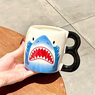 Hochwertige niedliche Cartoon-Hai-Tasse Mädchen Geburtstagsgeschenk Kinder Wasserbecher Keramiktasse Souvenir