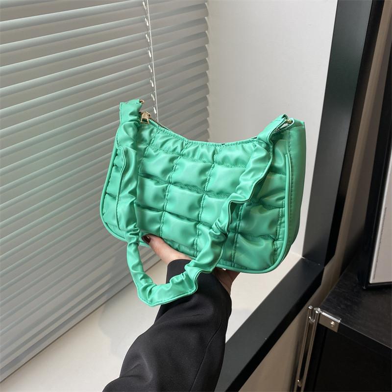 Fashionable Armpit Bag With Versatile Single Shoulder Strap And Internal Phone Pocket зелёный