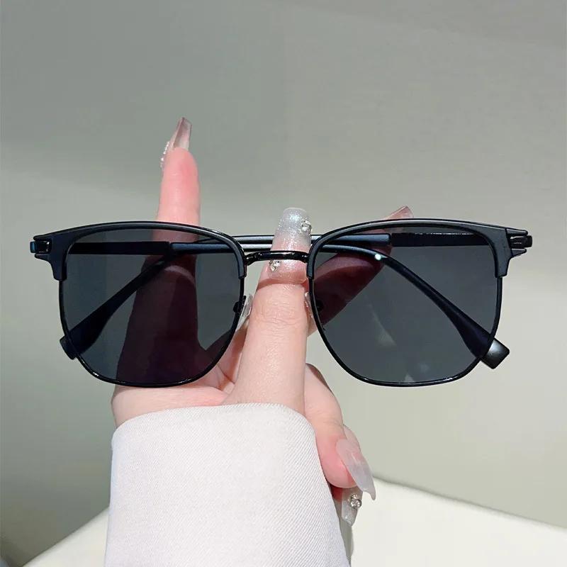 

Luxury Designer Square Sun Glasses Women For Men New Vintage Metal Punk Sun Glasses Popular Hip Hop Rivet Shades UV400