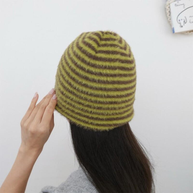 Women s and Men s Contrast Fur Knit Hat C8671_Black