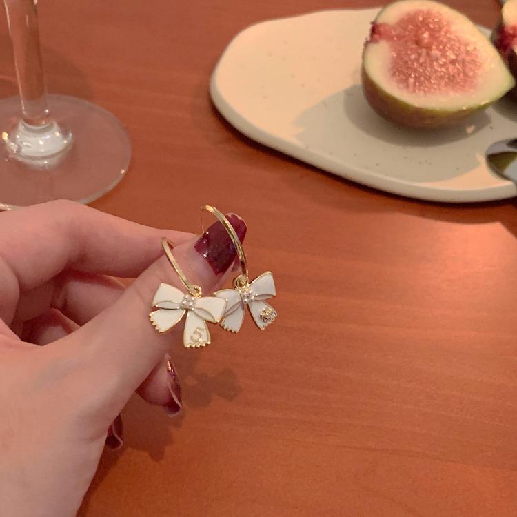 

Элегантные серьги 2024 года из жемчужного серебра S925 пробы: Нишевый, нежный, легкий роскошный дизайн