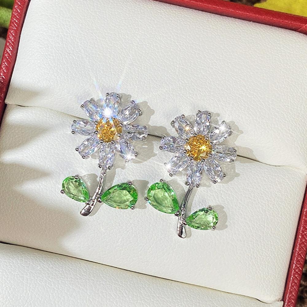 High-End Light Luxury Niche Design Small Flower Stud Earrings 2023 Daisy Earrings Earrings