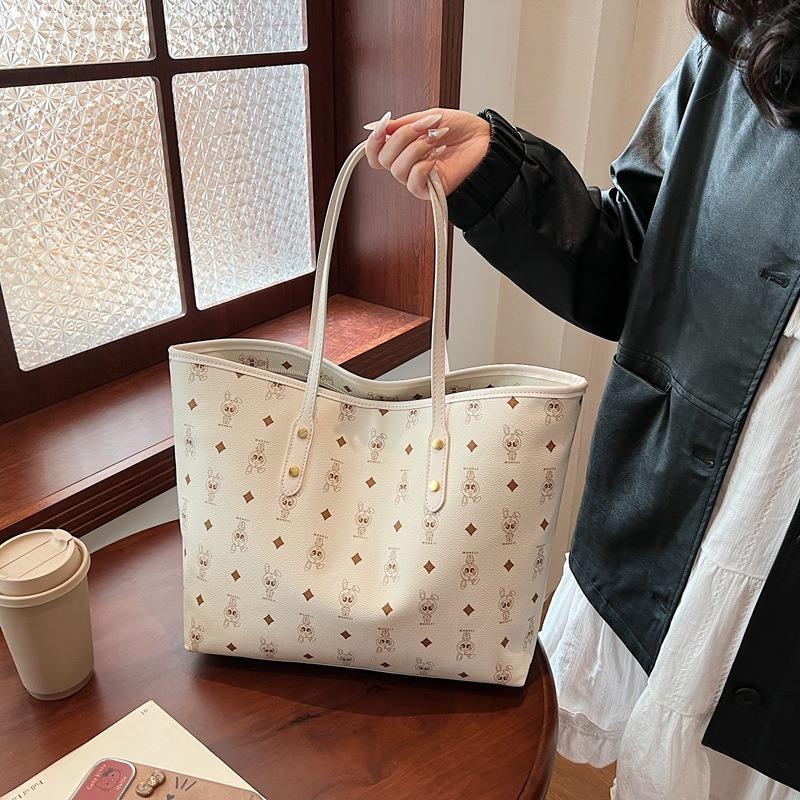 Bear Print Armpit New Large-capacity Tote Bag Portable Commuter Travel High-texture Shoulder Bag