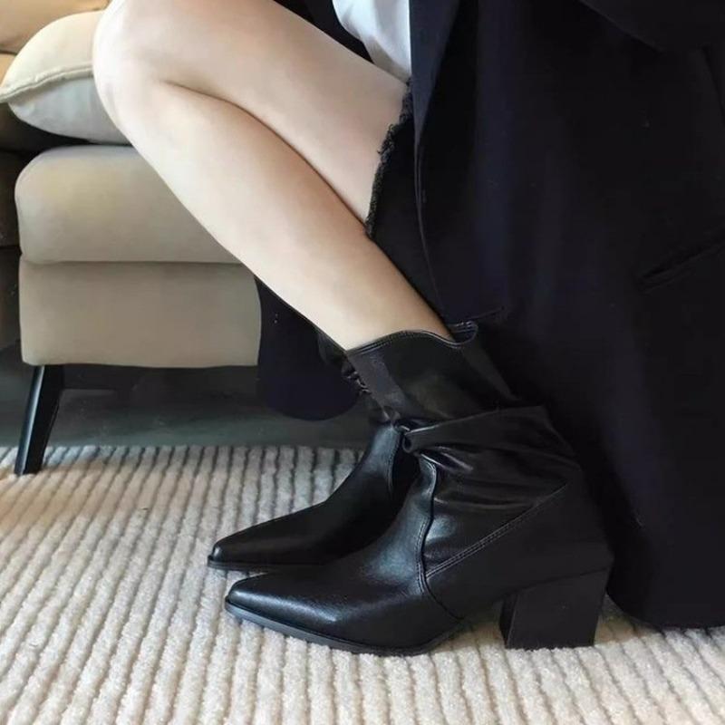 Small short boots women's autumn new with skirt black pointed short tube thick heel pleated foot piled boots
