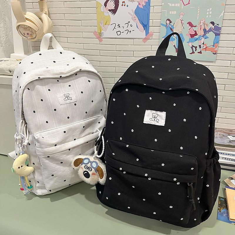 Japanese small fresh schoolbag female junior high school students cute versatile travel backpack lightweight large capacity student backpack tide
