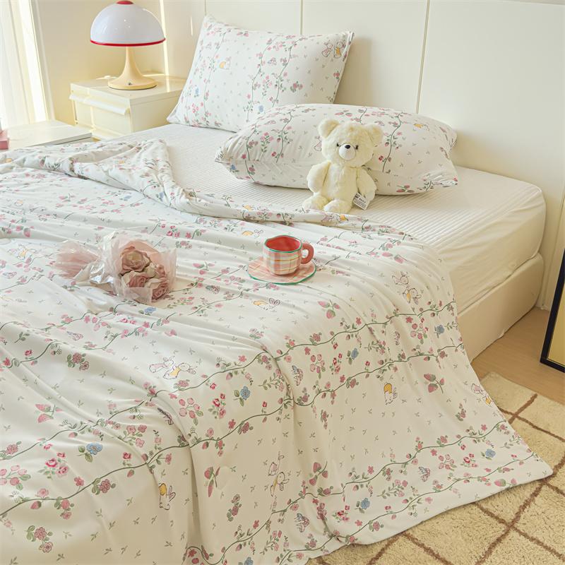 Garden Florals Pattern Quilt Summer Air Conditioning Thin Comforter Cute Rabbit Printed Soft Quilted Quilt for Kids Boys Girls