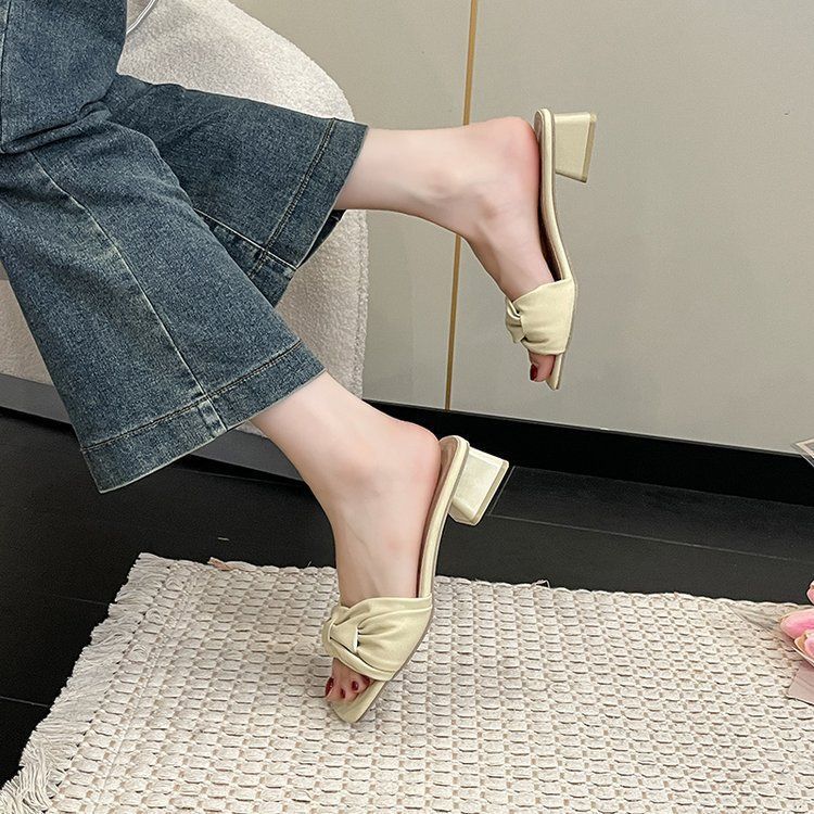 Small, Fresh and Light Outer Wear One-word Slippers for Women 2025 Summer New Fashionable and Versatile Casual Thick-heeled Cool Slippers for Women