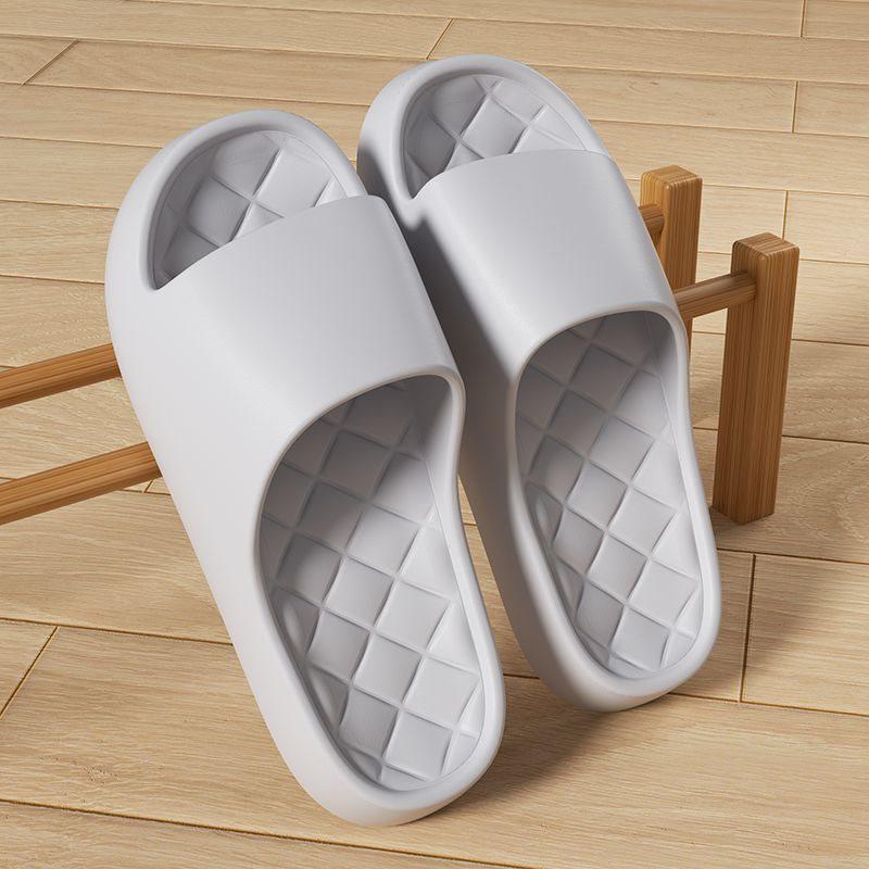 2025 New High-End Non-Slip Thick-Soled Slippers for Men and Women - Summer Indoor/Outdoor Use
