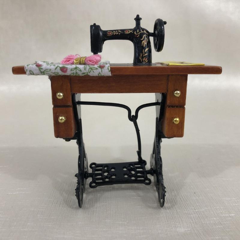 Vintage Miniature Sewing Machine with Cloth for 1/12 Scale Dollhouse Decoration.