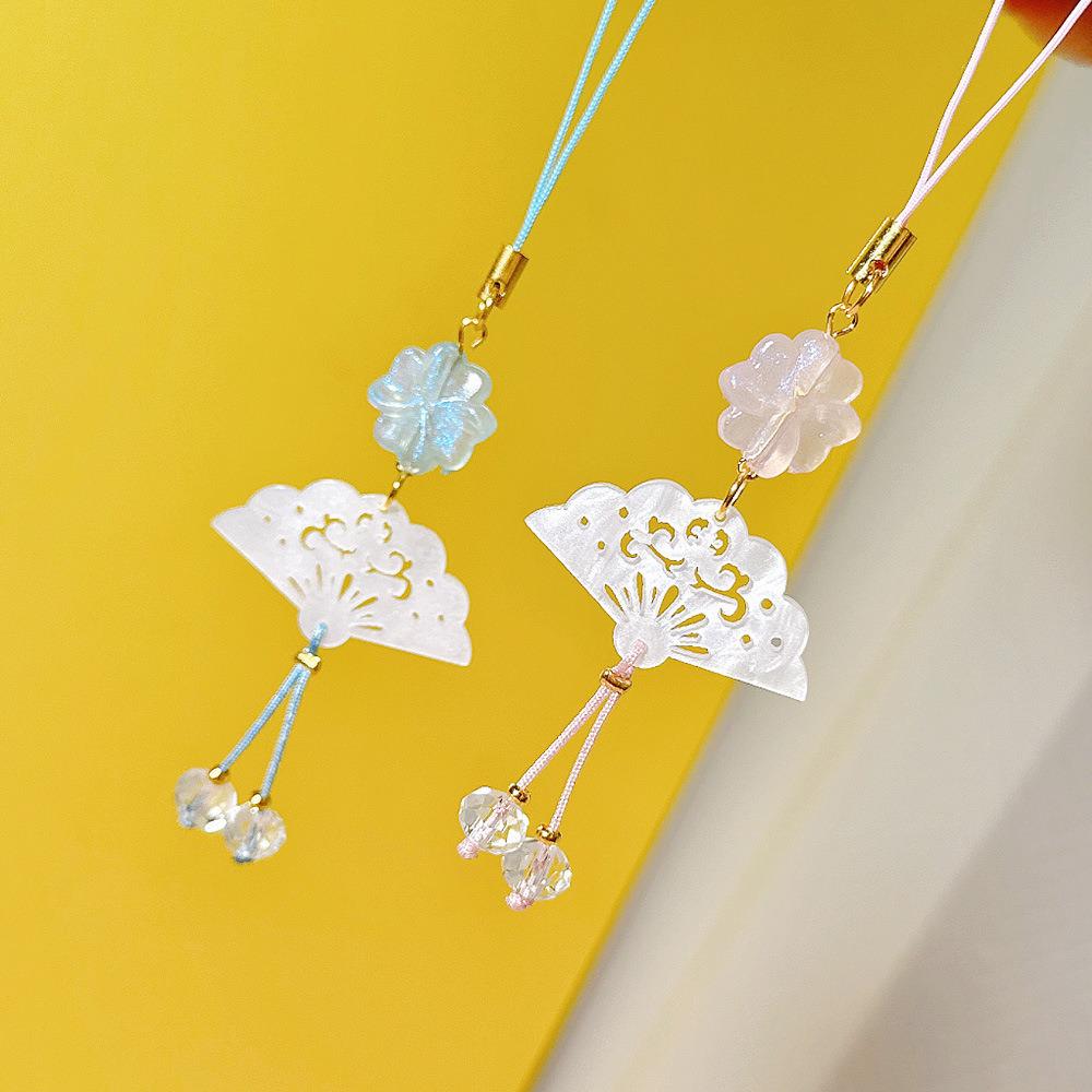 Four-Leaf Clover White Shell Fan Charm: Ancient-Style Phone Chain, Bag Pendant & Lanyard for Shoes, Clothing, and Phone Cases