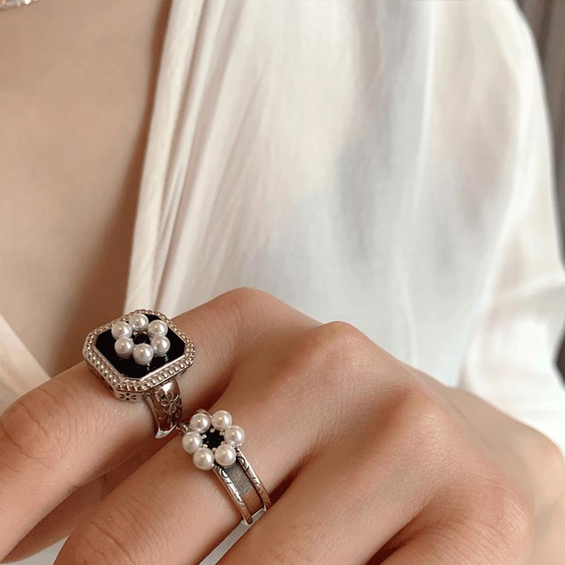 Style Stunning Hepburn Square Ring Featuring Drip Glaze Pearl Flower In Silver S925