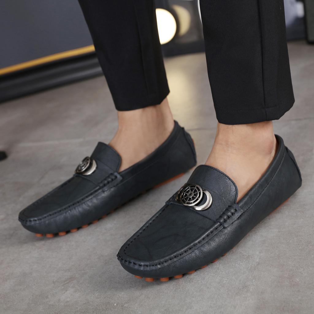 Fashion New Metal Buckle Slip-On Flats Moccasin Genuine Leather Mens Loafers Comfortable Casual Walking Shoes Man Office Business Shoes