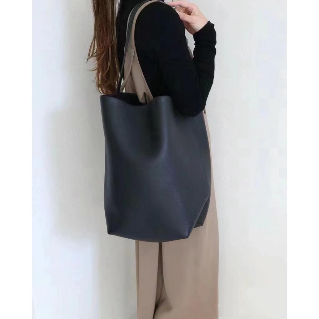 [High-quality] Genuine Leather Single Shoulder Portable Large-capacity High-end Sense Imported Light Drop Lychee Pattern Cowhide Commuter Bucket Bag