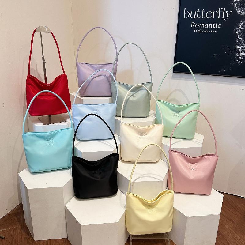Damen Handtasche mit hoher Kapazität Unterarmhandtasche Schultertasche Wasserdicht Bestickte Buchstaben Unterarmtasche Tragetaschen