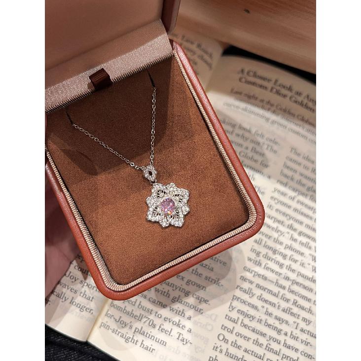 Mermaid Princess Clover Necklace for Women, Light Luxury Niche High-End Design Pendant Accessory, Collarbone Chain
