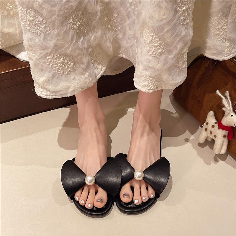 Fashion A High-end and Elegant Flip-flops for Women To Wear in Summer in 2025, Featuring A New Bow Pearl French Flat Flip-flops