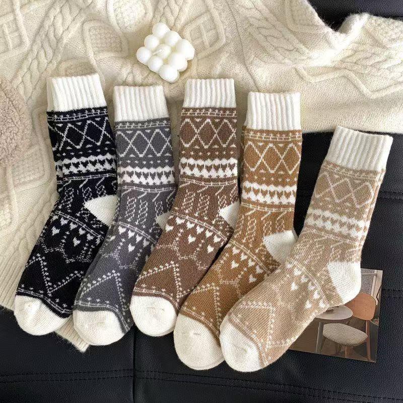 Women's Autumn and Winter Thick Woolen Loop Middle Tube Socks, Winter Cold Resistant Sleep Men's Breathable Long Socks