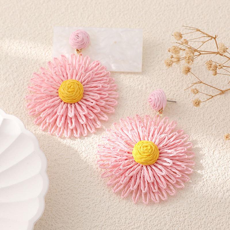 High-End Hand-Woven Raffia Sunflower Earrings for Stylish Travel and Holiday Photography