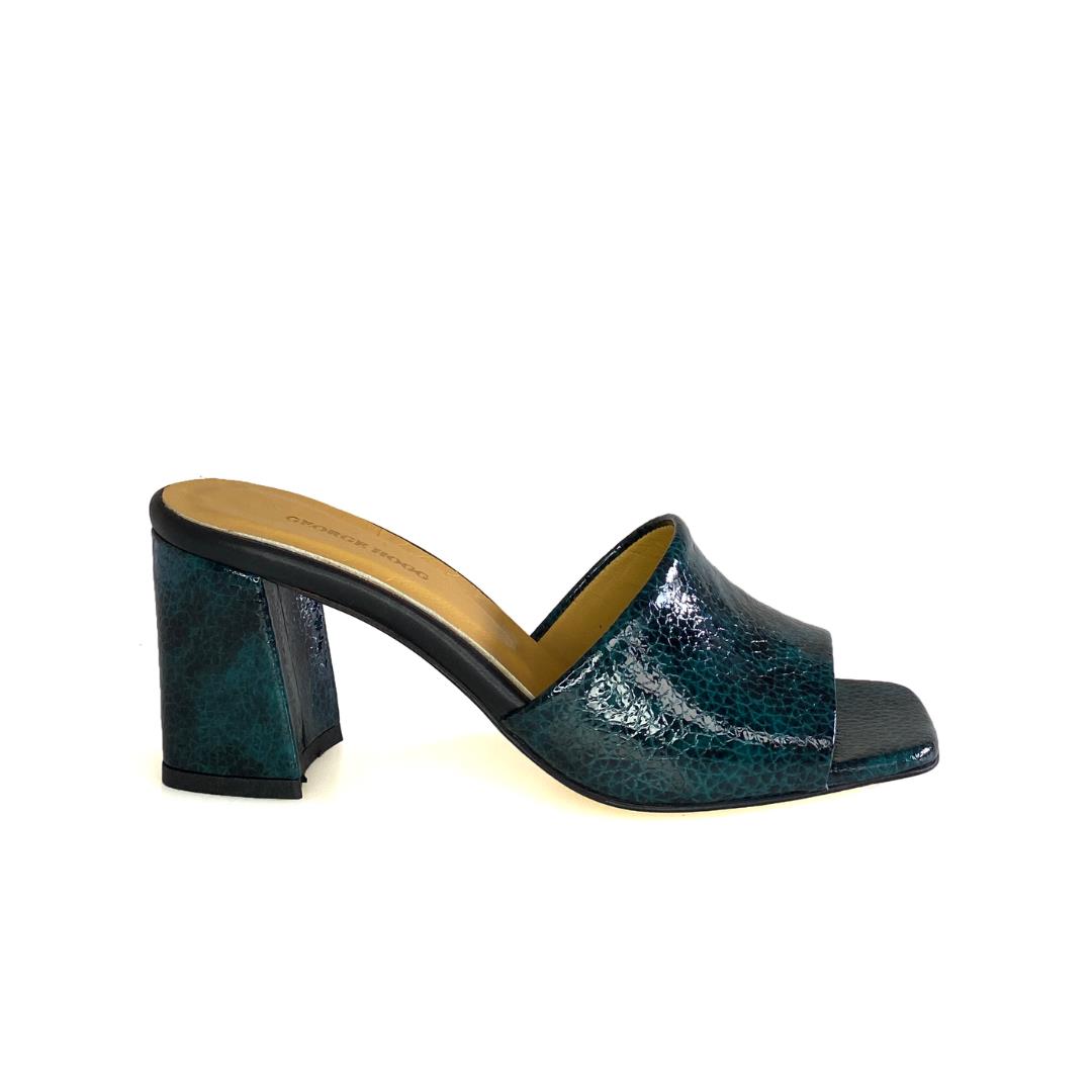 

Женские тапочки из натуральной кожи на каблуке