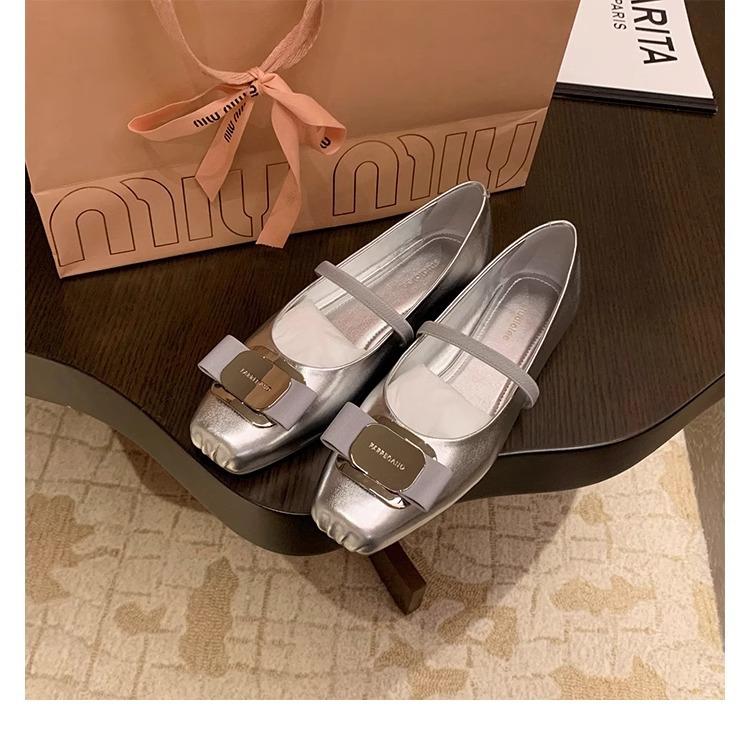 

Мать винограда тот же стиль~ 2025 весна квадратный носок серебристая овечья кожа легкий вырез плоская подошва ремешок Мэри Джейн одинарная обувь женская 40