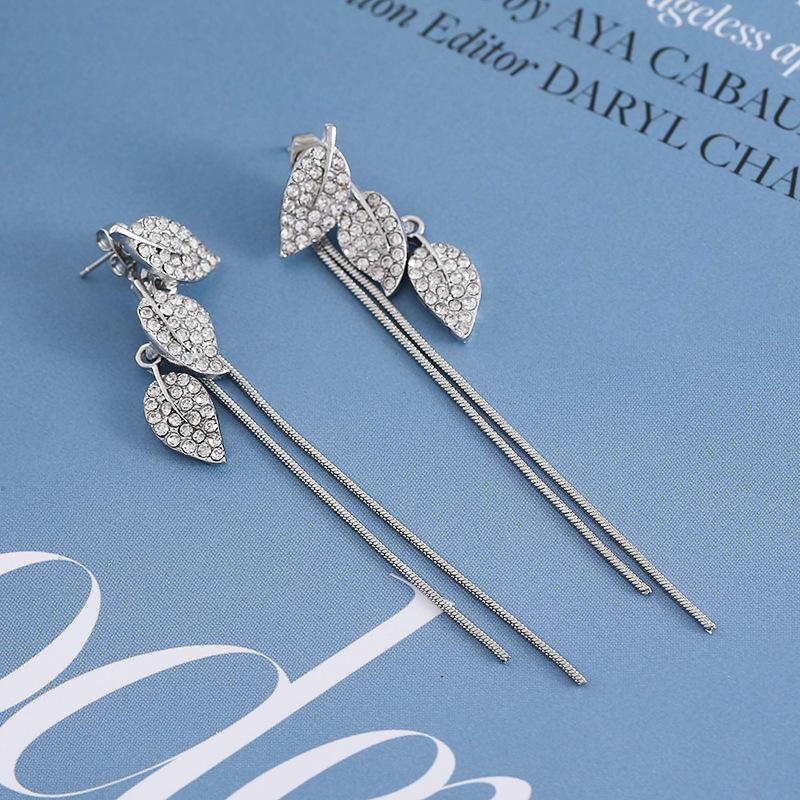 Two-Way Wear Long Faux Diamond Leaf Earrings – Niche Design, Versatile & High-End Feel.