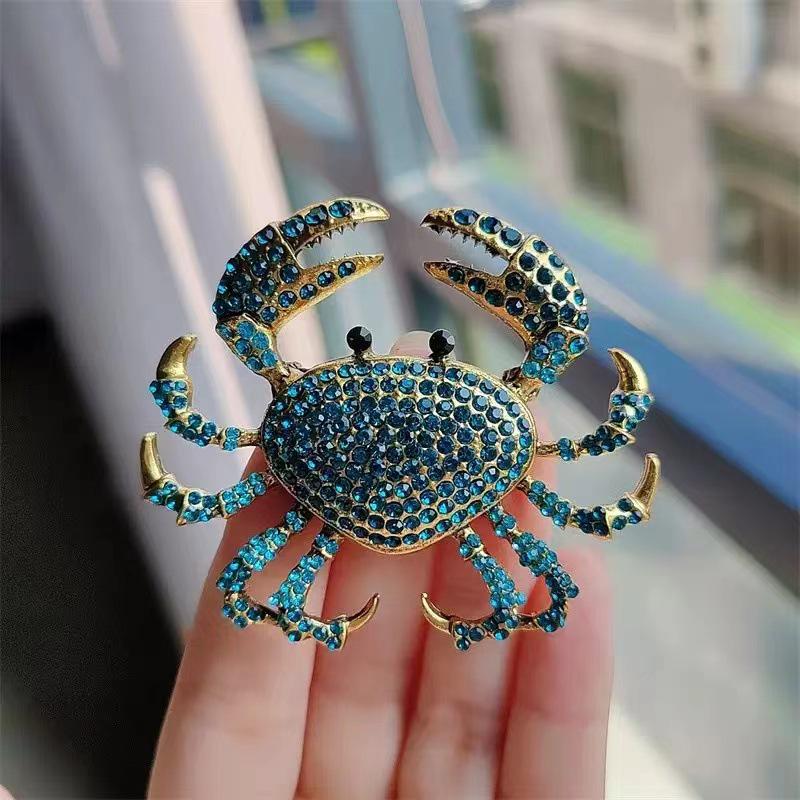 European Retro Crab Brooch: Creative Fashion Pin with Floral Accent, High-Grade Corsage for a Unique and Exquisite Look.