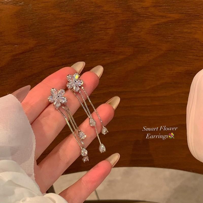 

Личность Темперамент Цветочные Кисточки Серьги Легкие Роскошные Нишевые Дизайн Sense Премиум Серьги-гвоздики Серьги Женские