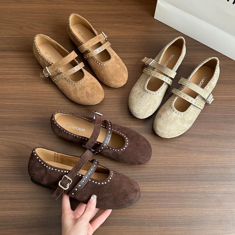 Fashion Vintage Mary Single Shoes 2025 New French Flat Versatile Rivet Shoes for Women