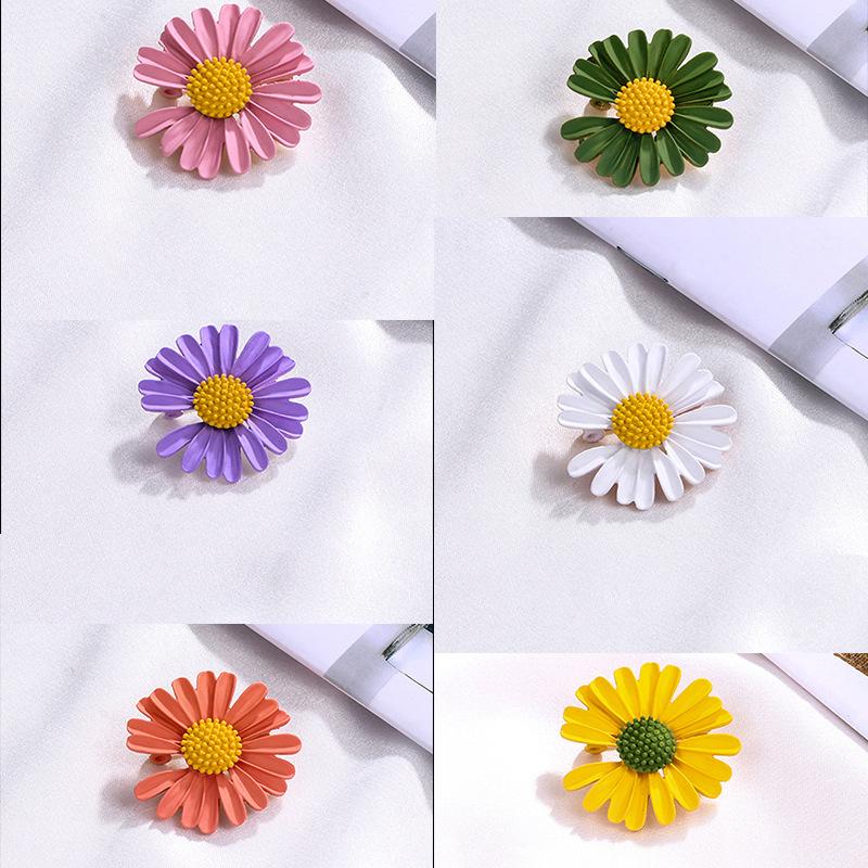 Trendy Simple Enamel Daisy Flower Brooches For Women Korean Elegant Cute Jewelry Party Wedding Birthday Gifts Unisex Brooch Pins