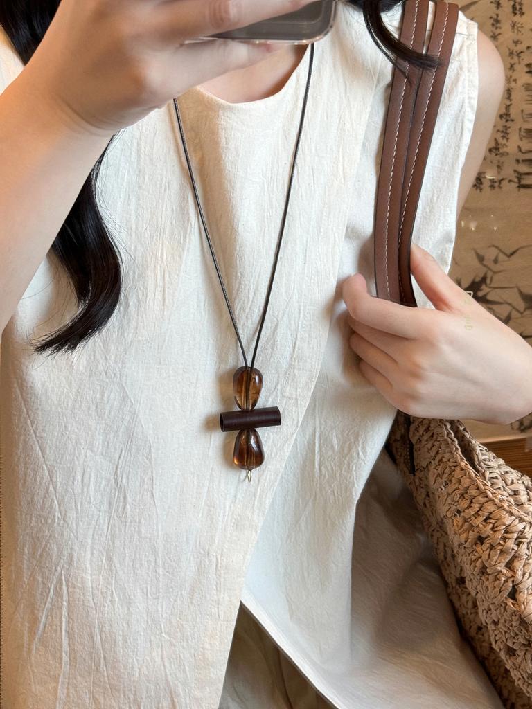 Wood chips irregular round square pendant necklace retro ethnic style collarbone chain design sense sweater chain women