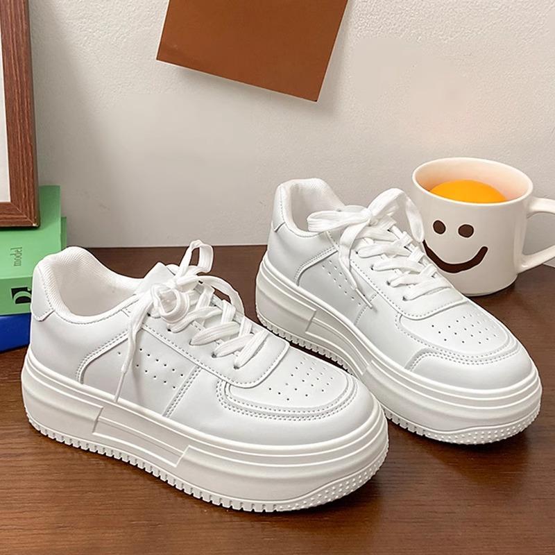2025 New Popular Thick-soled White Shoes Women's Spring and Summer Hong Kong Style Increases Versatile Casual Sports Shoes Niche Board Shoes