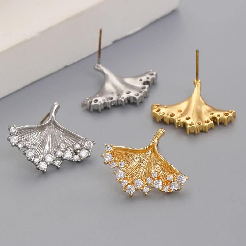 Shiny Metal Ginkgo Leaf Inlay Rhinestone Stud Earrings for Women Exquisite Gold Color Leaf Irregular Earrings Fashion Jewelry
