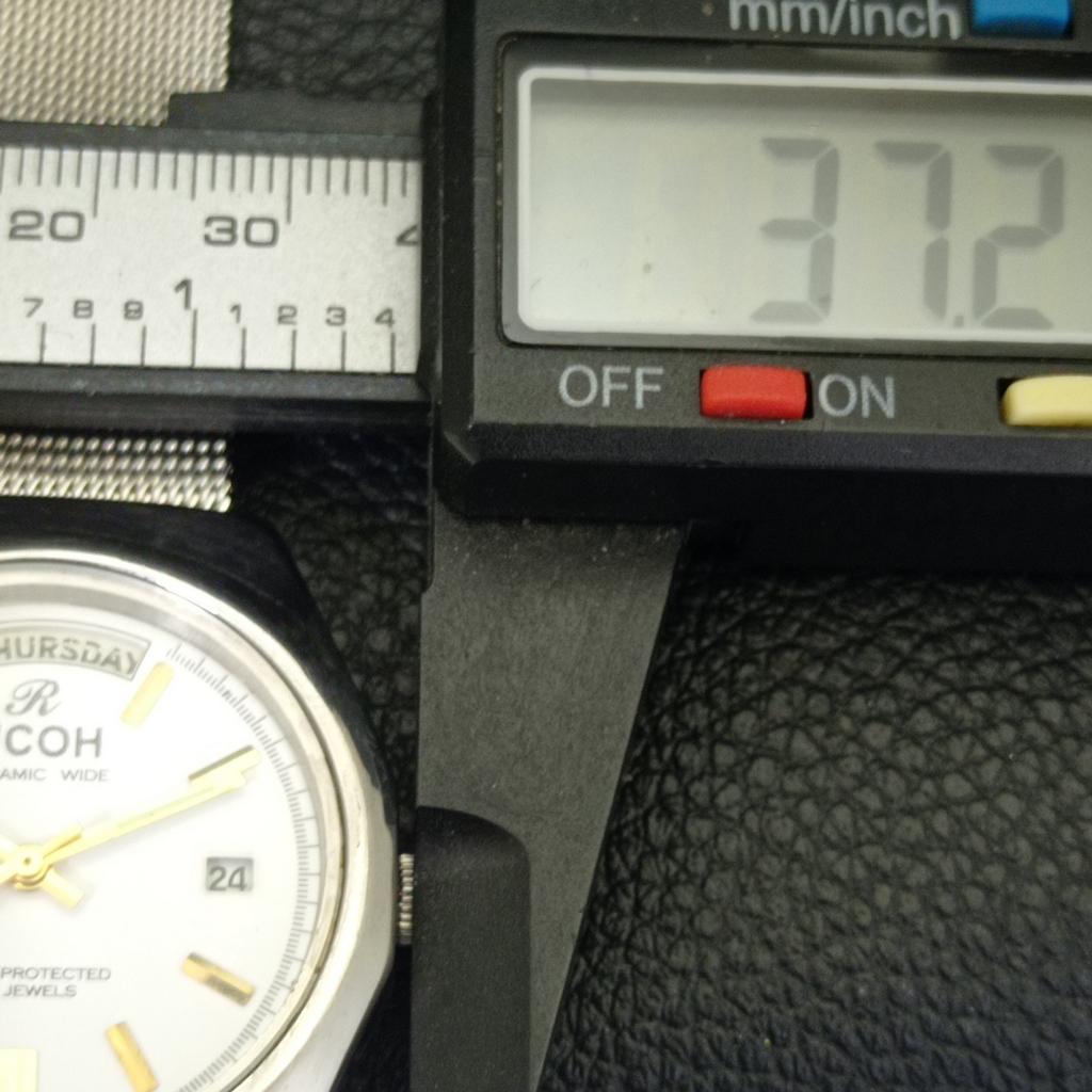 VINTAGE RICOH R31 AUTOMATIC JAPAN MENS WHITE COLOR DIAL WATCH a701965-5 R207-a701965