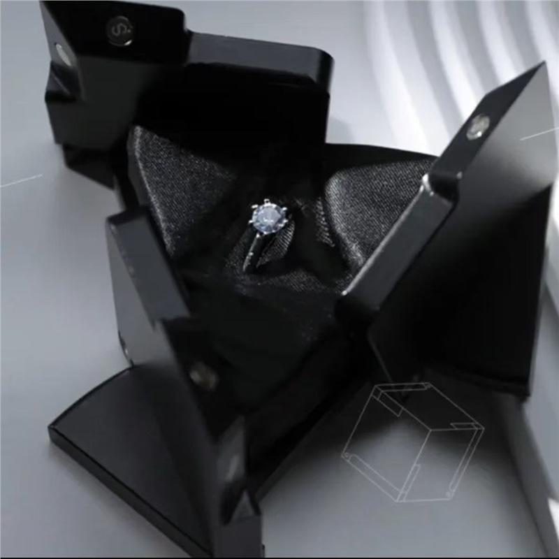 

Креативная механическая вращающаяся коробочка для кольца - Куб для предложения с преобразованием кинетической энергии 1 Layer